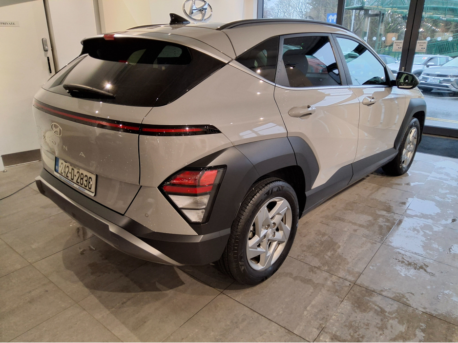 2024 Hyundai Kona - image 2