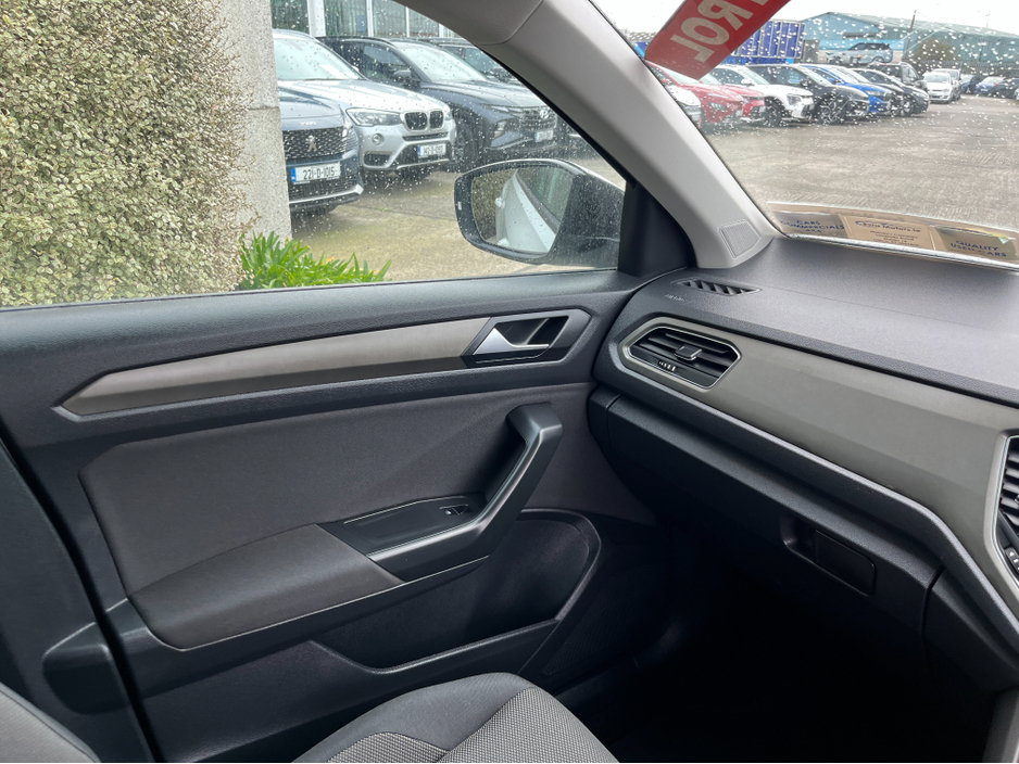 2021 Volkswagen T-Roc - image 15