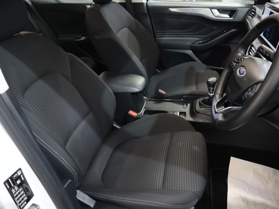 2024 Ford Focus *127* TITANIUM 5DR 1.0T 125 MHE €26,800