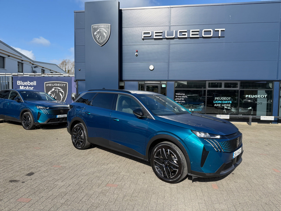 2025 Peugeot 5008 - image 2