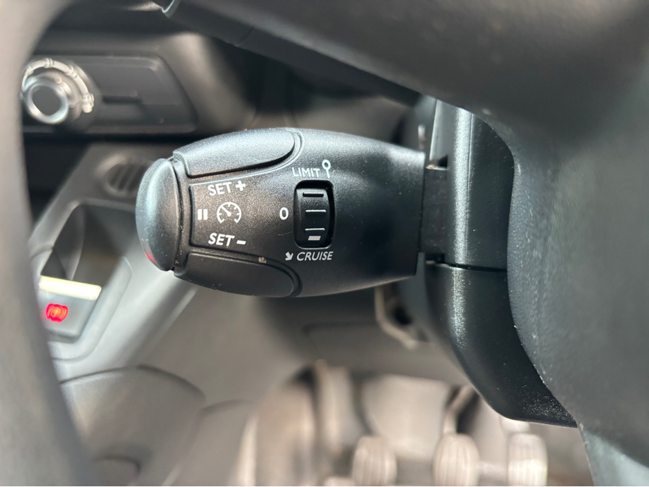 2020 Citroen Berlingo - image 4