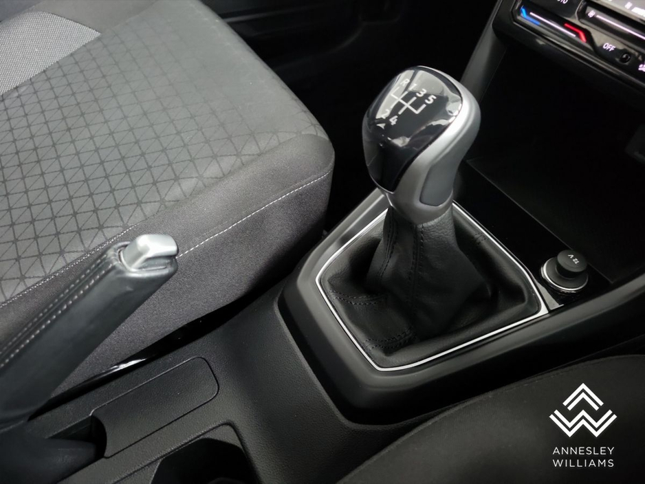 2022 Volkswagen T-Cross - image 20