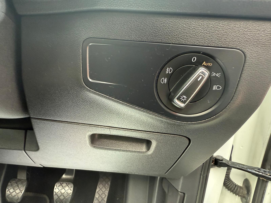 2020 Volkswagen Tiguan - image 29