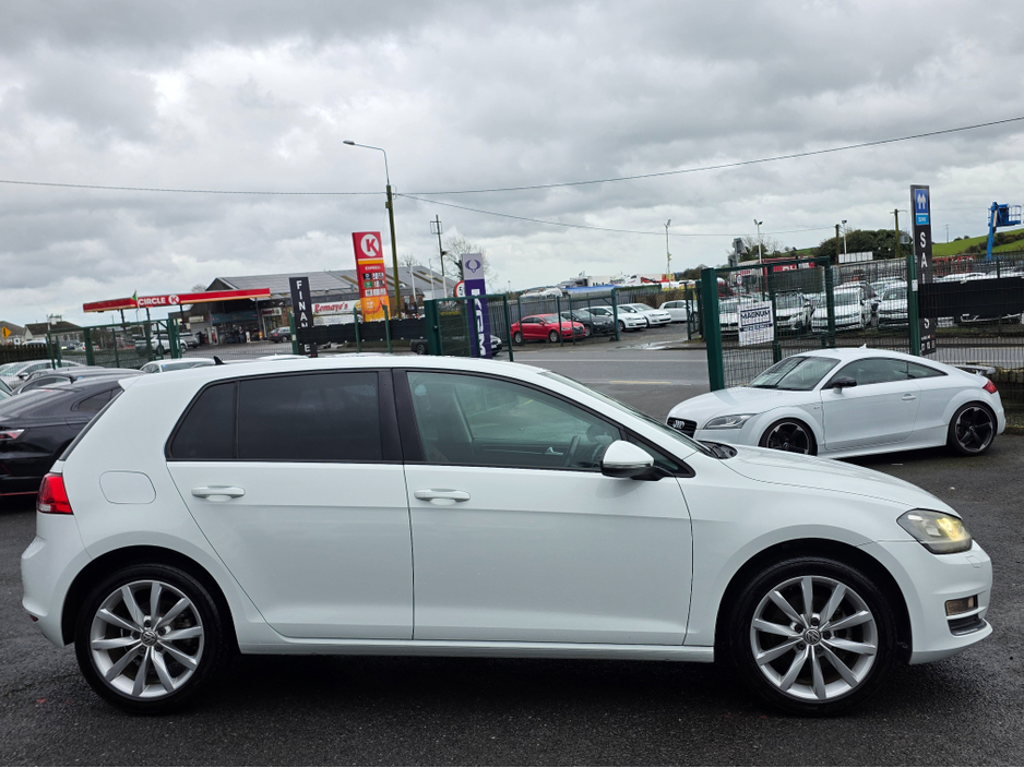 2015 Volkswagen Golf - image 5