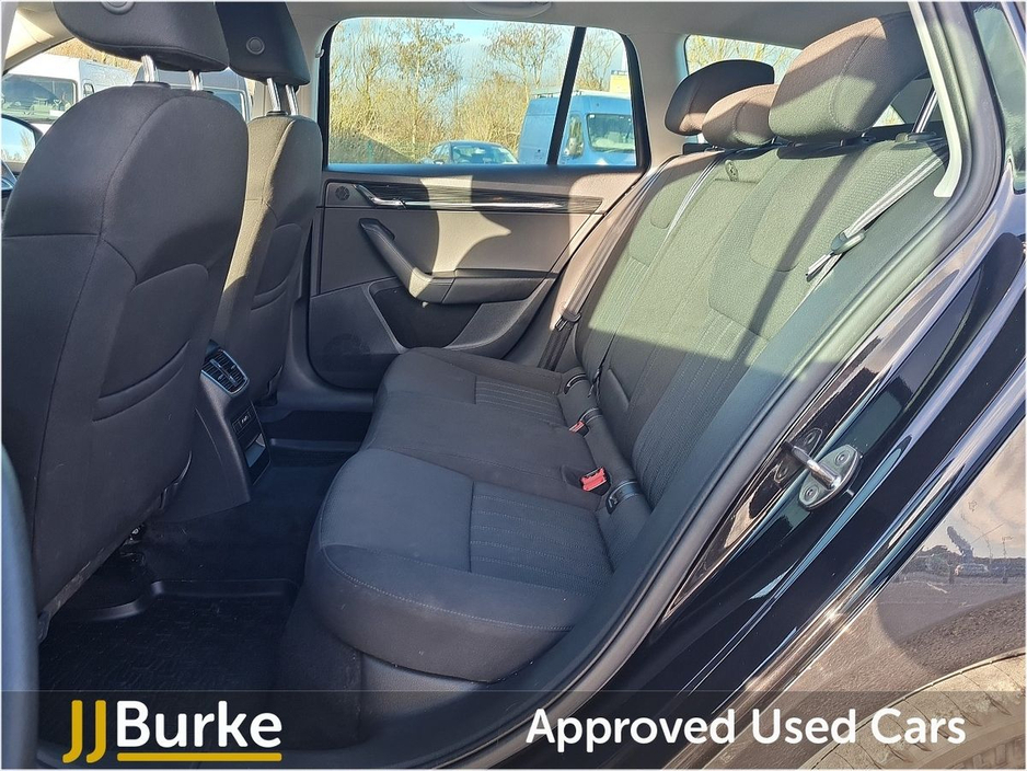 2020 Skoda Octavia - image 10