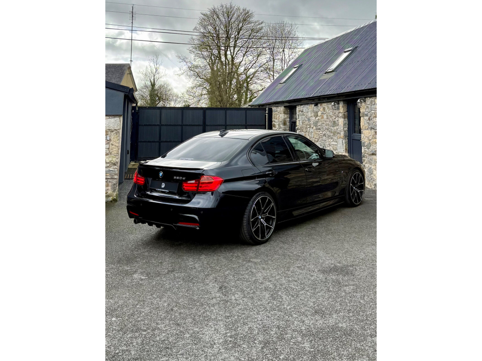 2015 BMW 3 Series - image 6