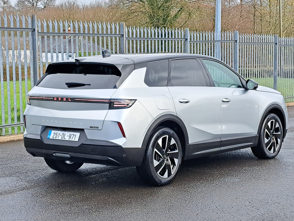 2025 Opel Grandland - image 4