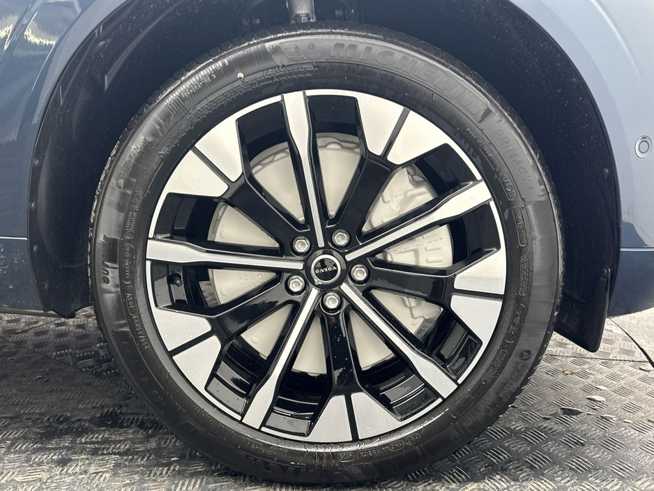 2026 Volvo XC60 - image 5