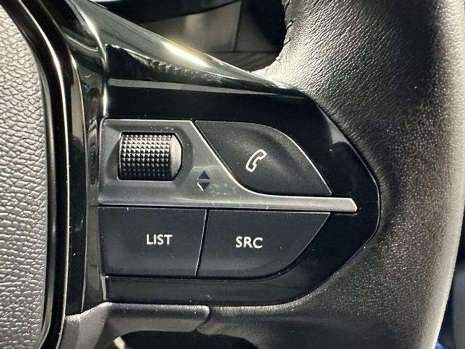 2023 Peugeot 2008 - image 17