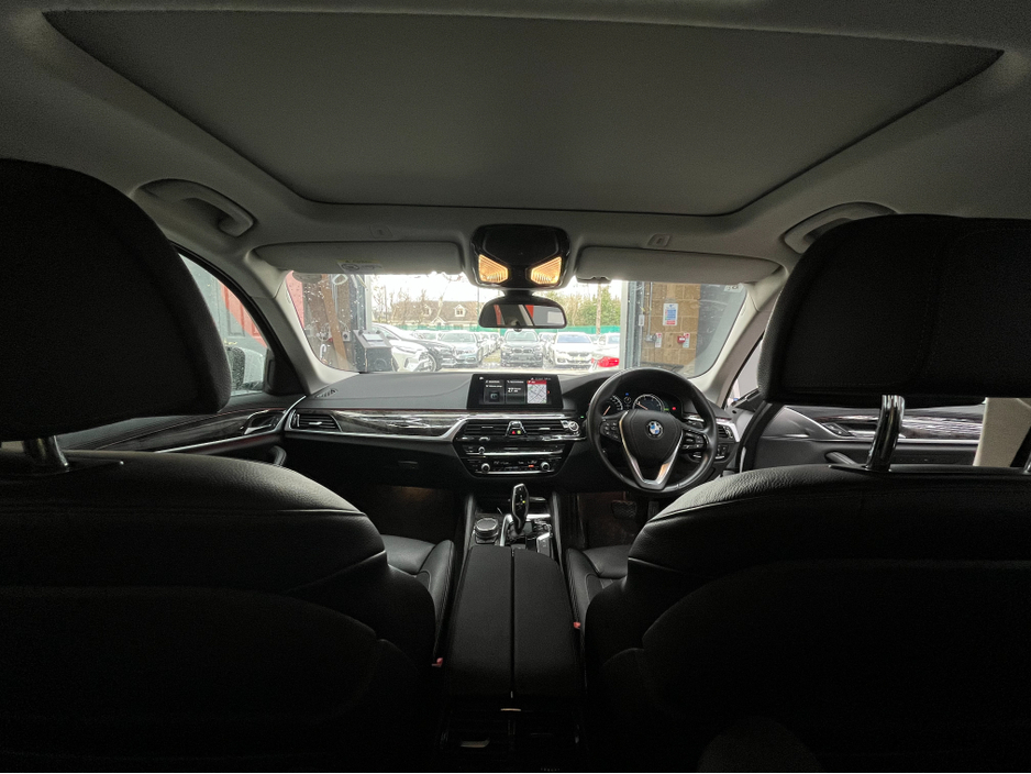 2018 BMW 5 Series - image 21