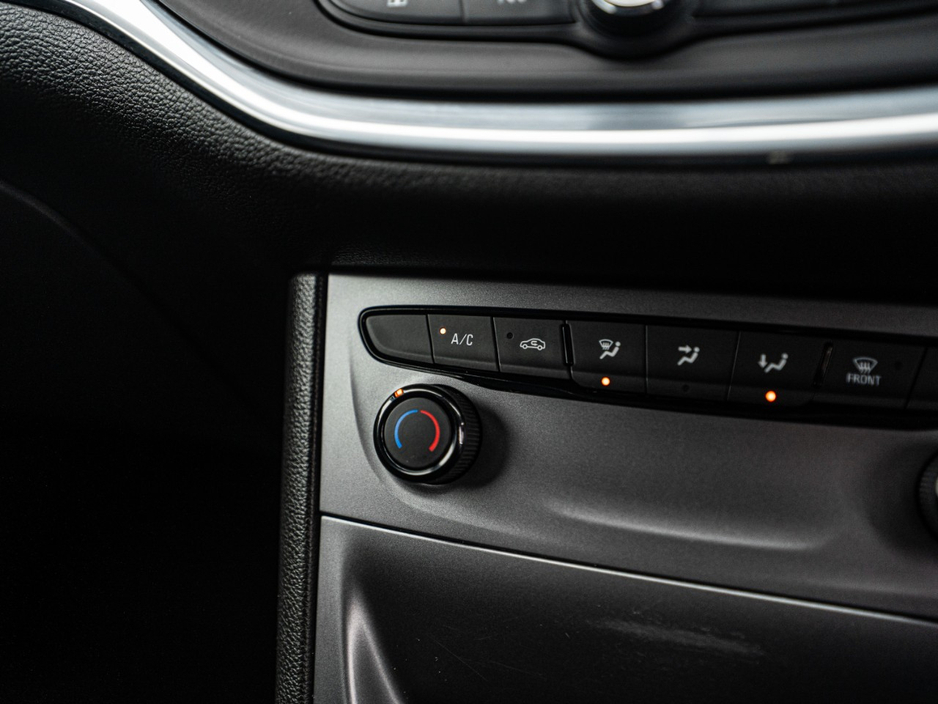 2016 Opel Astra - image 24