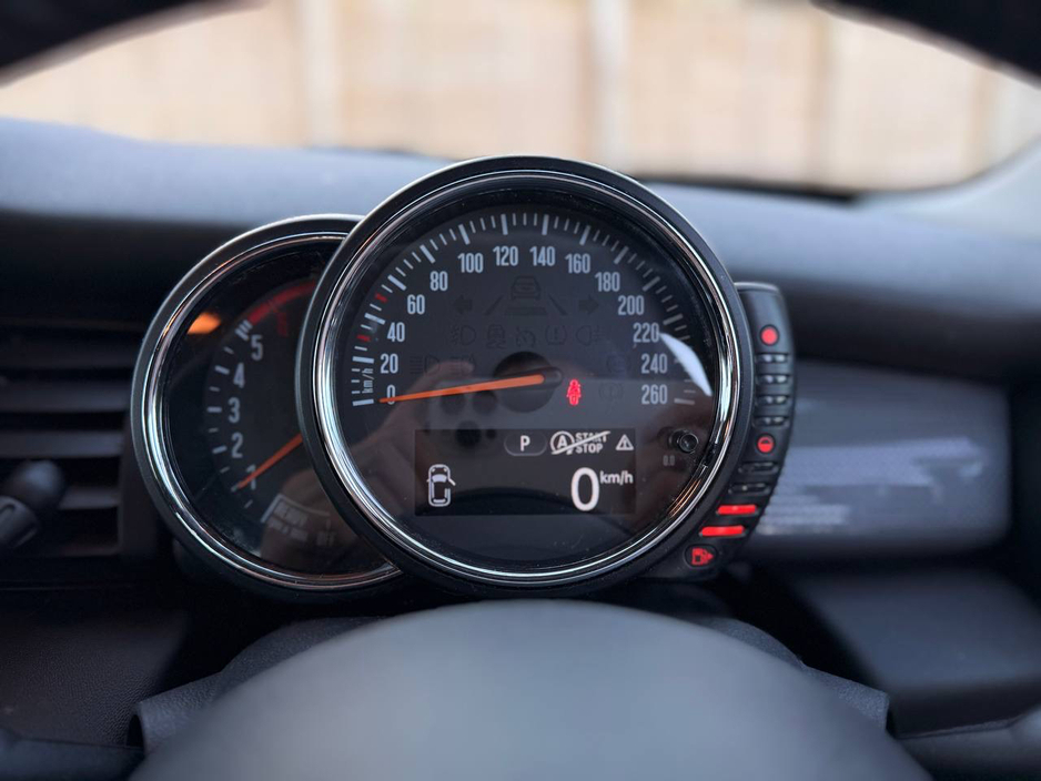 2015 MINI Hatch - image 42