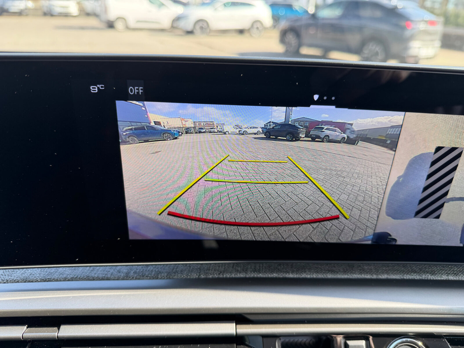 2025 Peugeot 5008 - image 10