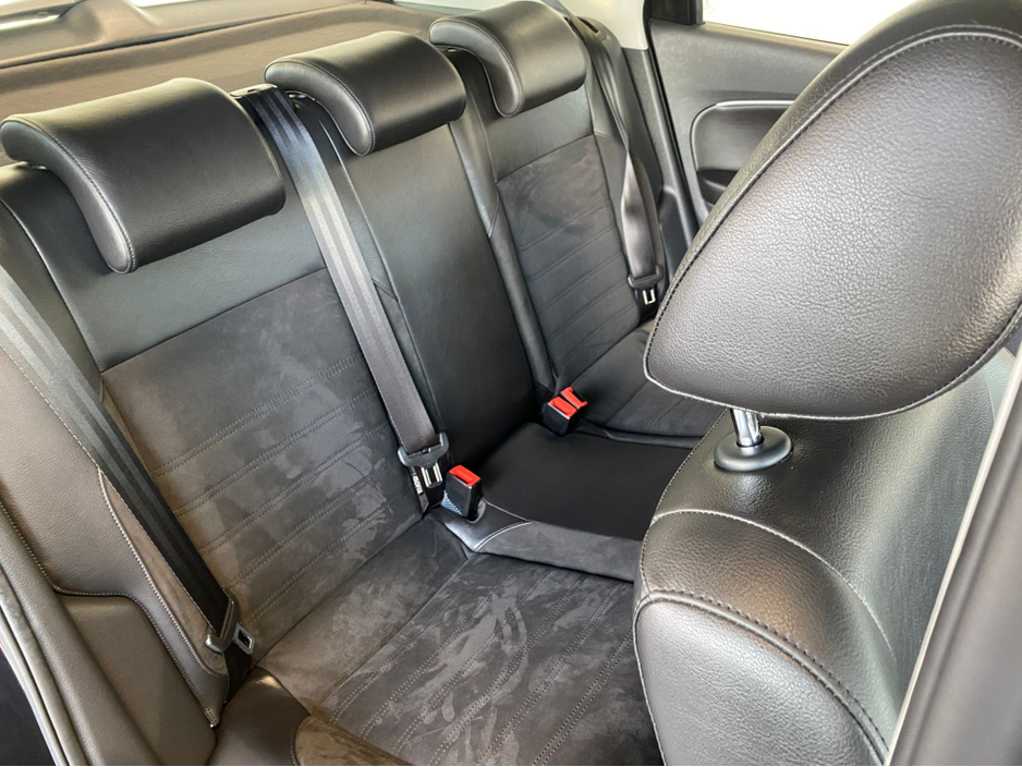 2017 Volkswagen Polo - image 12