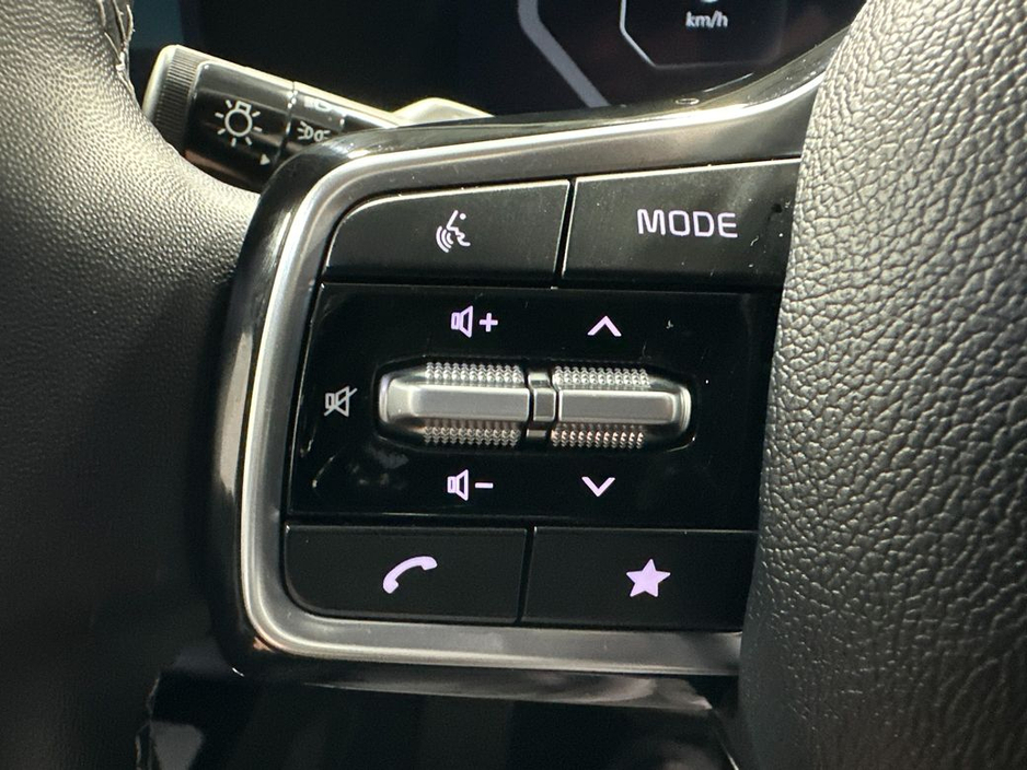 2025 Kia Sorento - image 14