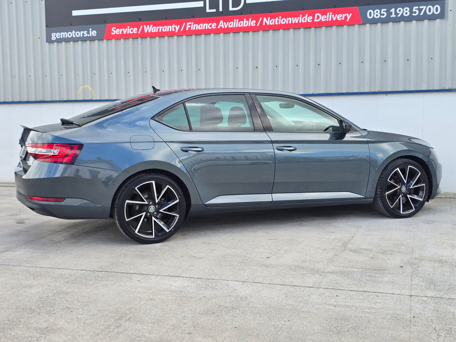 2018 Skoda Superb - image 7
