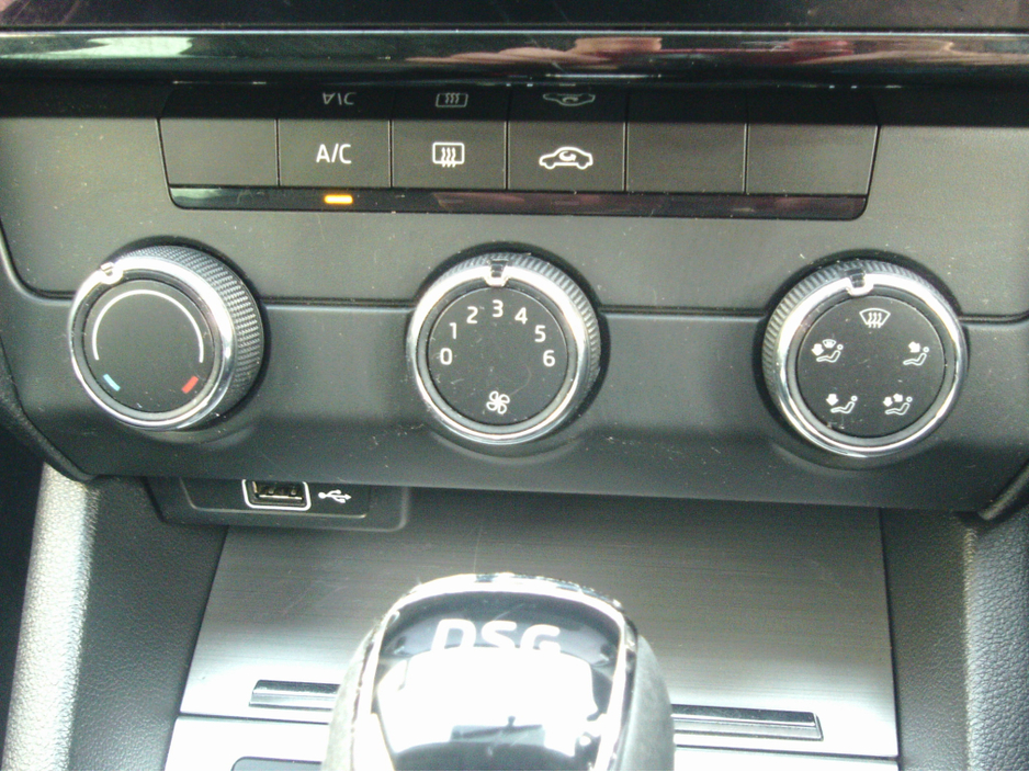 2019 Skoda Octavia - image 20