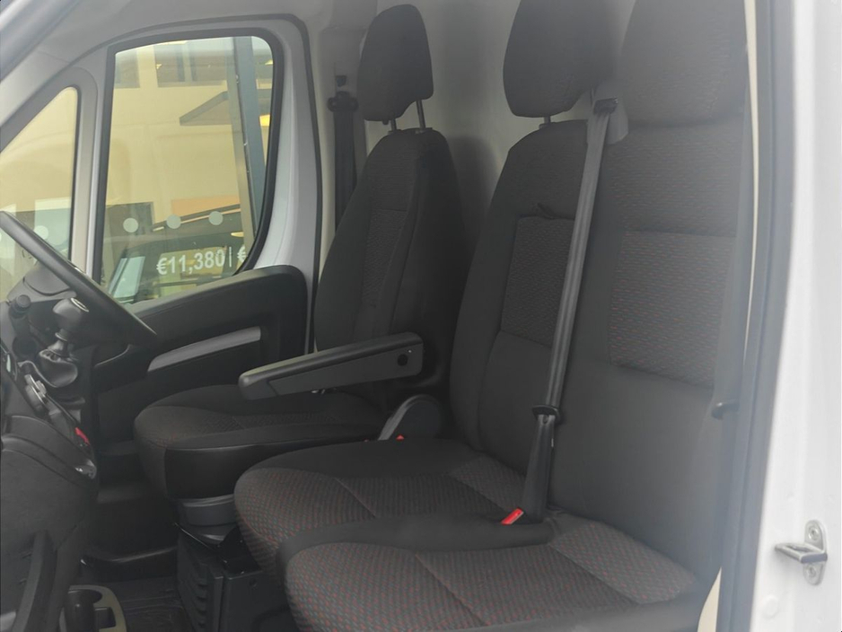 2023 Citroen Relay - image 8