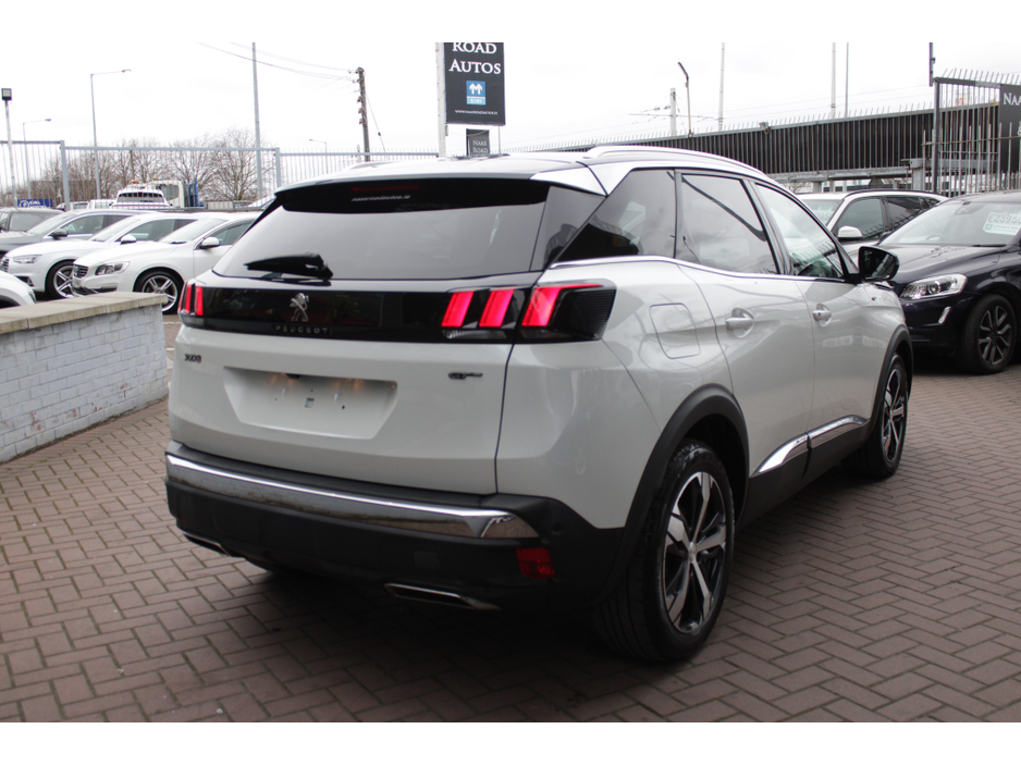 2019 Peugeot 3008 - image 4