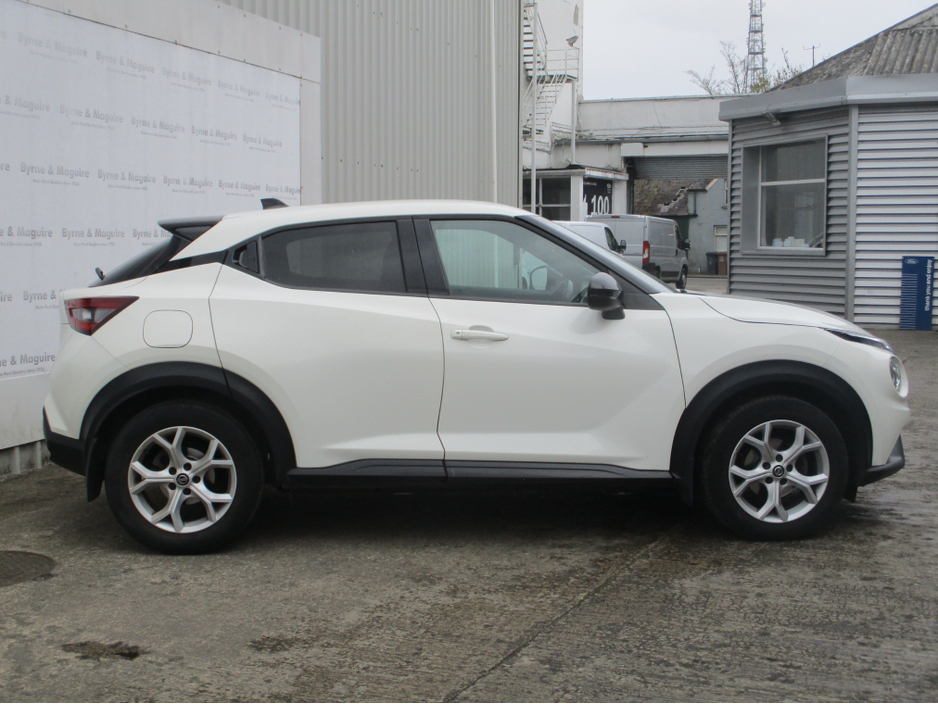 2021 Nissan Juke - image 9