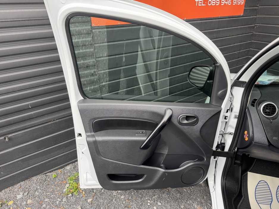 2020 Renault Kangoo - image 13