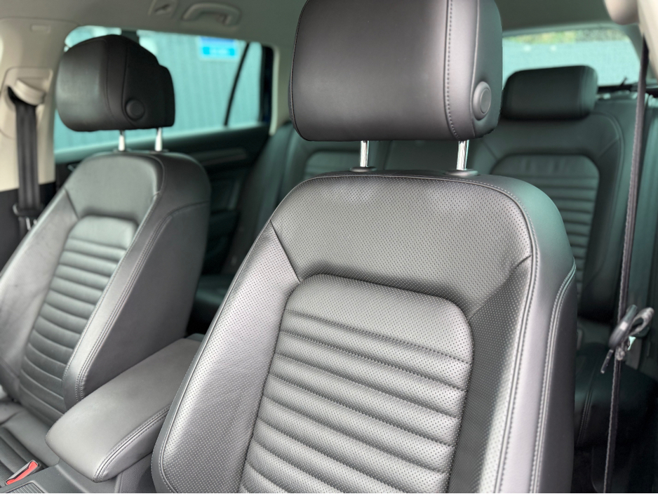 2020 Volkswagen Passat - image 40