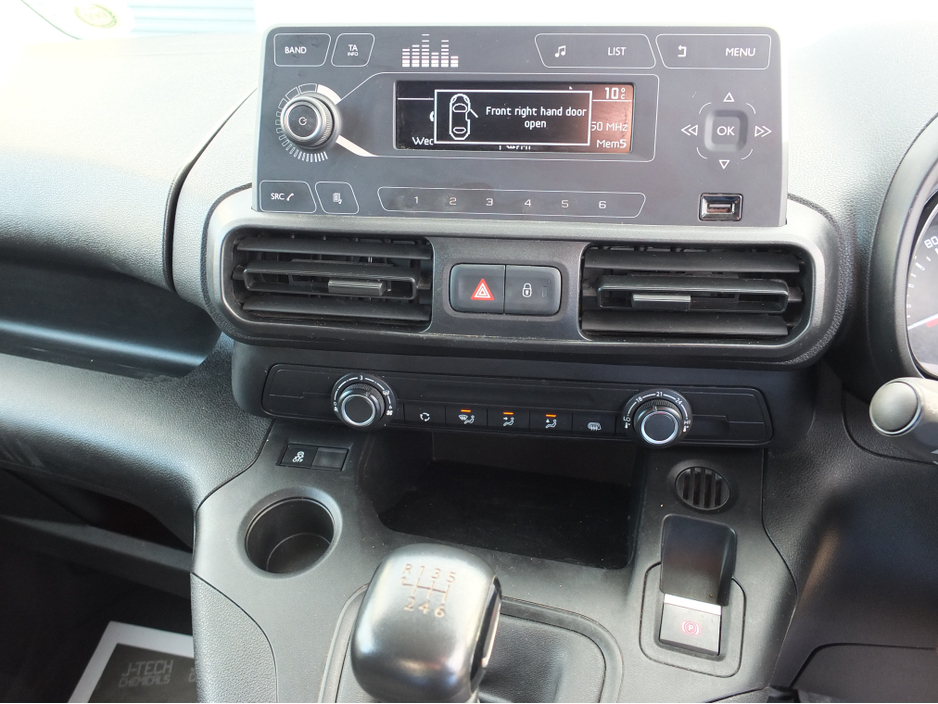 2022 Citroen Berlingo - image 18