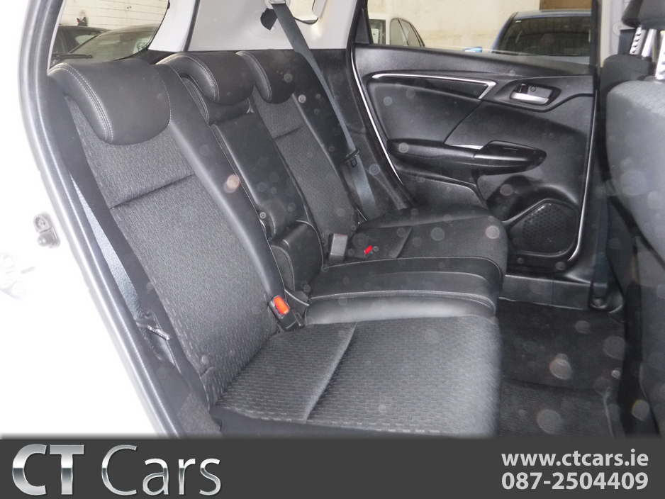 2016 Honda Fit - image 8