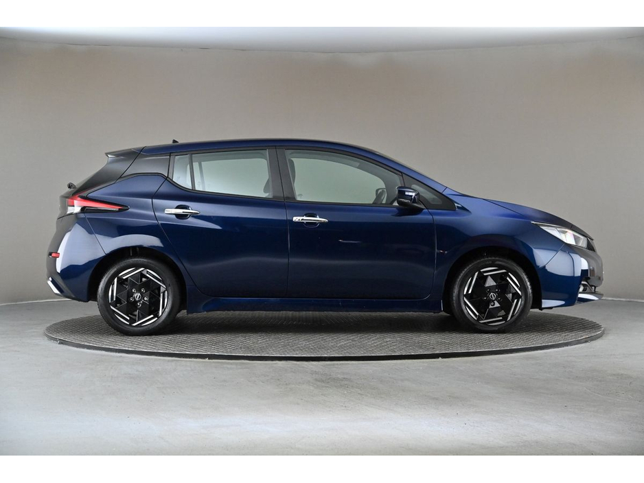 2023 Nissan Leaf - image 12