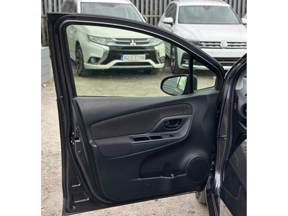 2017 Toyota Vitz /Yaris 1.0L Petrol Automatic (6236) €9,995