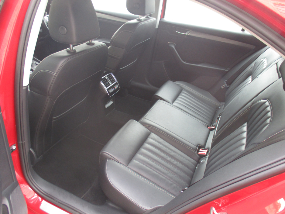 2023 Skoda Superb - image 4