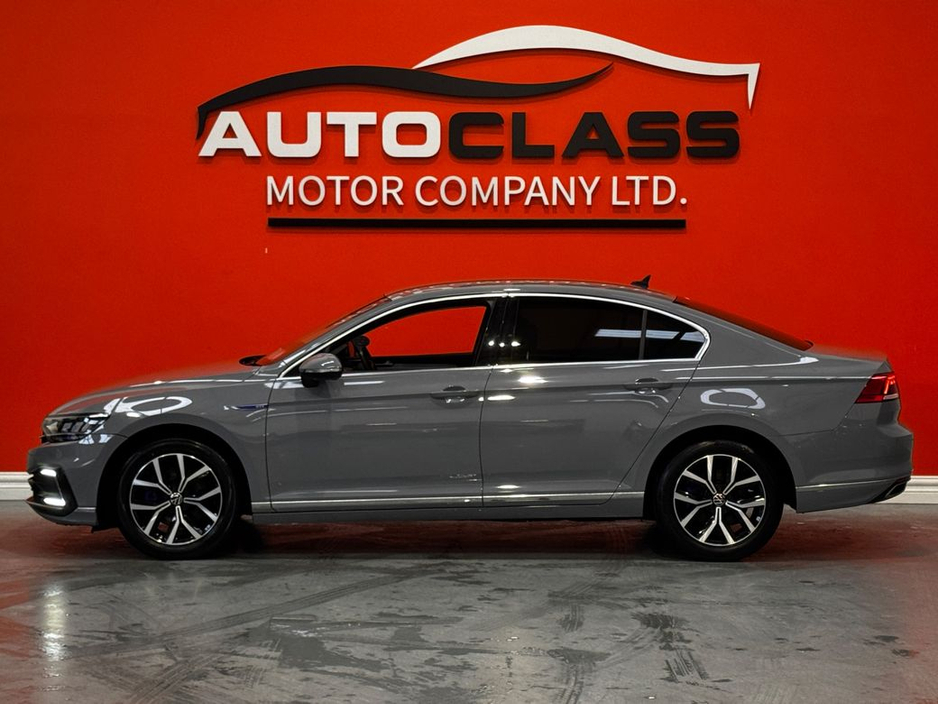 2021 Volkswagen Passat - image 7