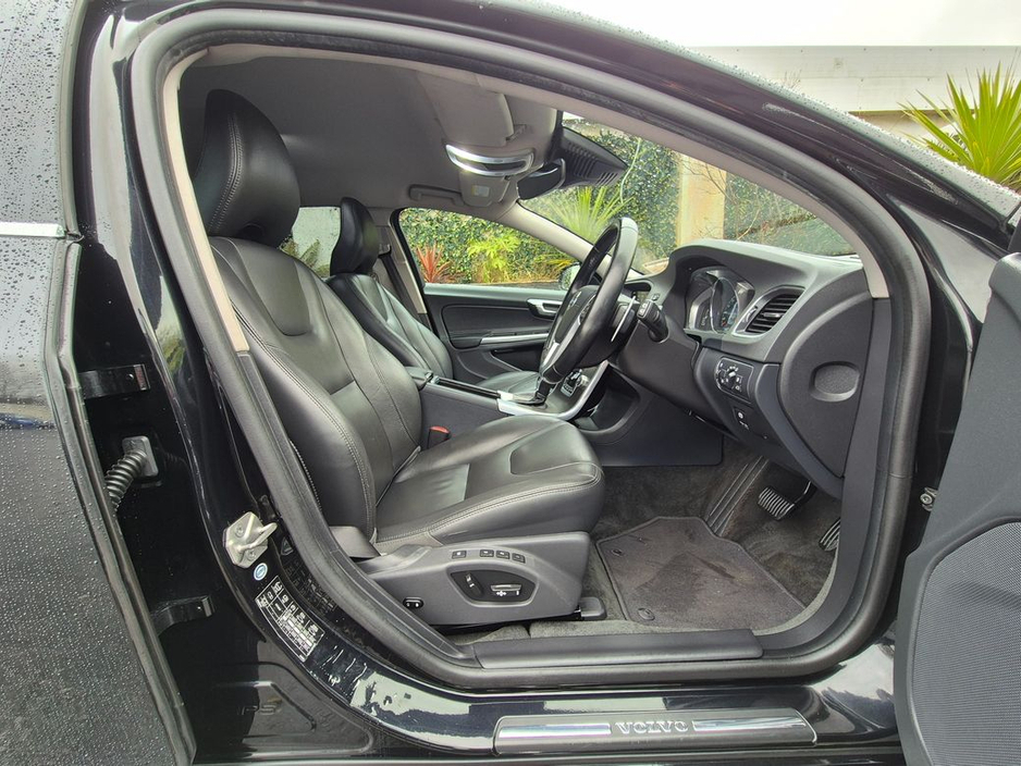2015 Volvo V60 1.6 PETROL AUTO / LUX SPEC / LOW MILEAGE / TAX €400 (152 REG ) €12,950