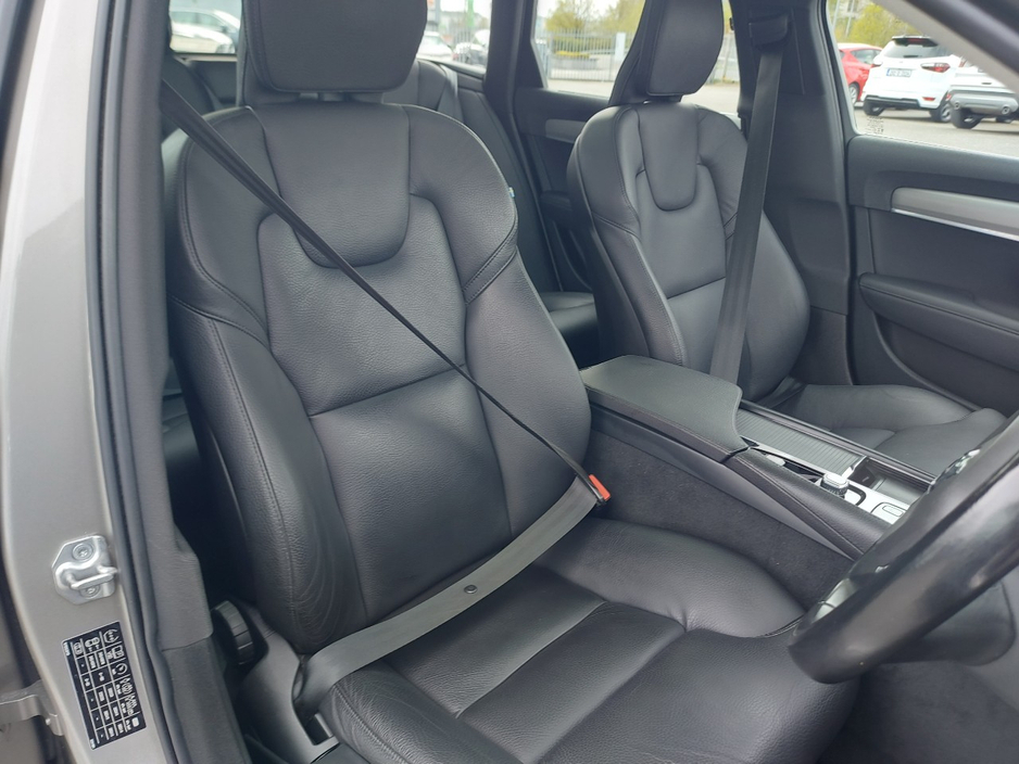 2021 Volvo V90 - image 20