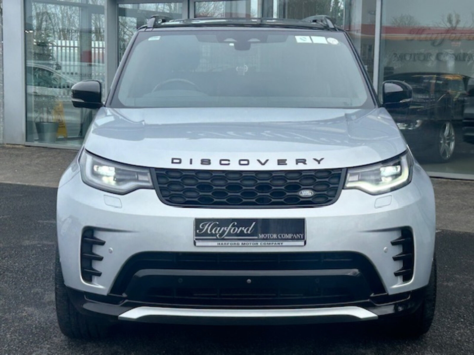 2024 Land Rover Discovery - image 4