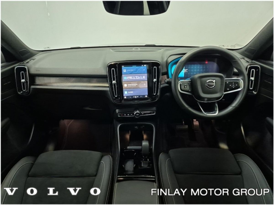 2022 Volvo XC40 - image 2