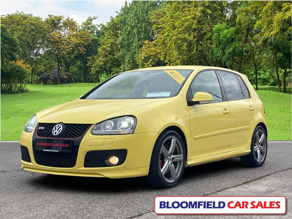 2009 Volkswagen Golf - image 3