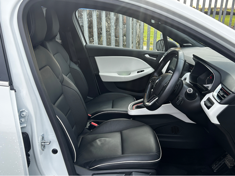 2021 Renault Clio High spec automatic 1.2 €17,995