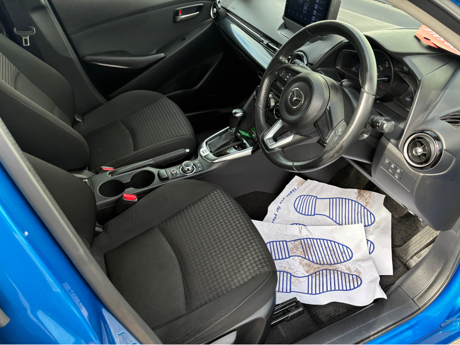 2017 Mazda Demio - image 11