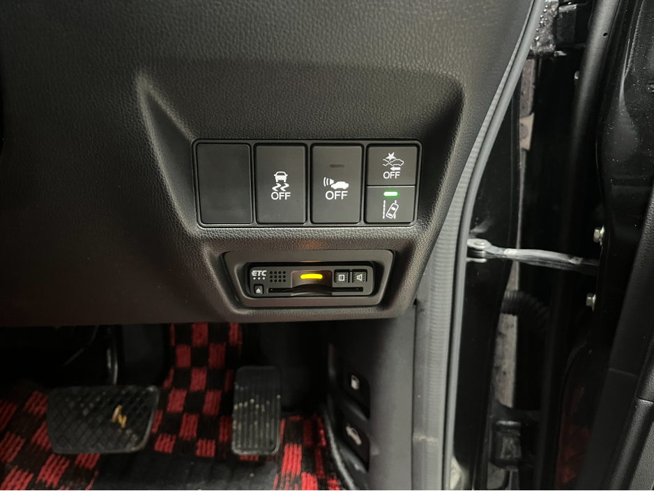 2019 Honda Stepwagon - image 12