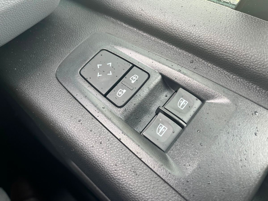 2026 Renault Master - image 9