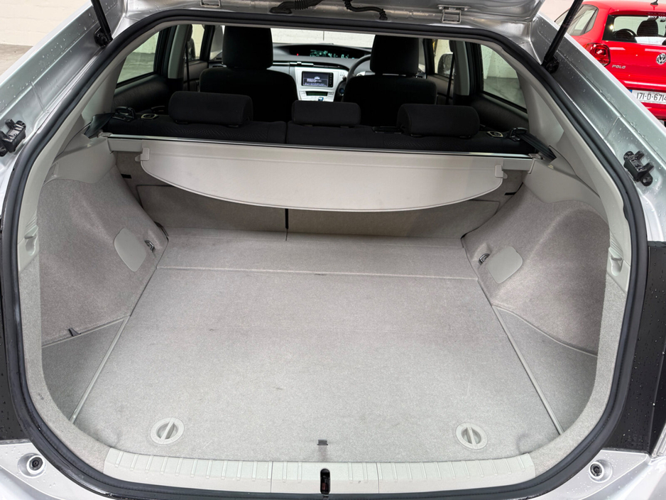 2015 Toyota Prius - image 23