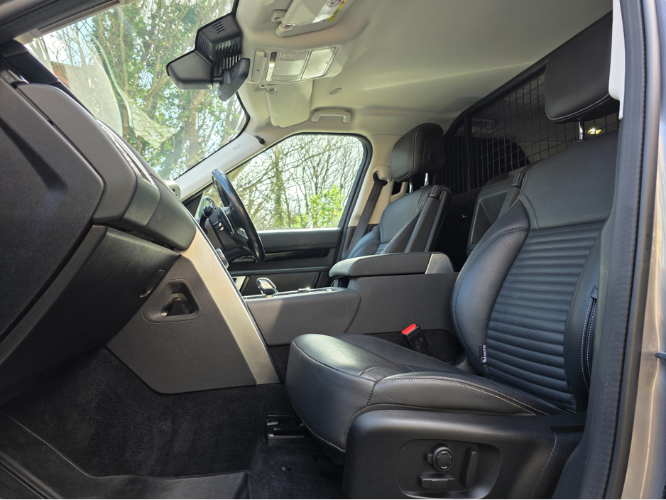 2021 Land Rover Discovery - image 15