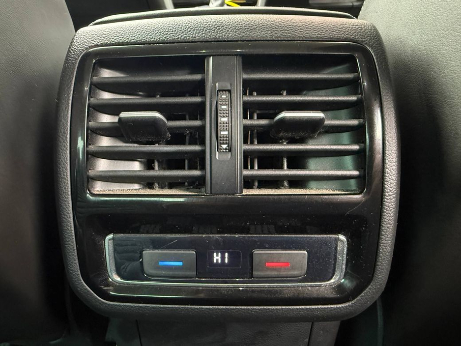 2020 Volkswagen Passat - image 13