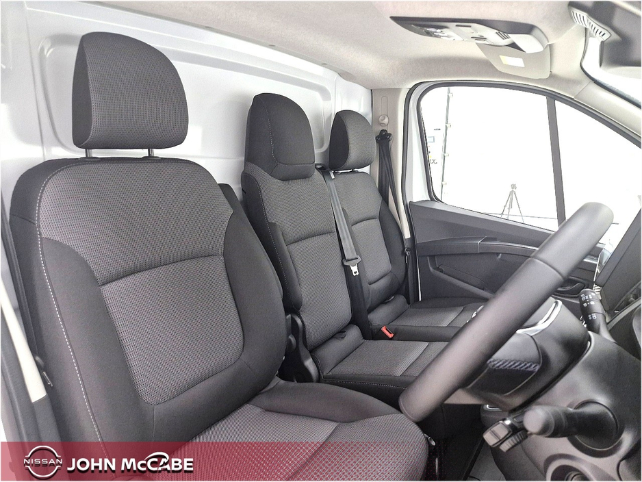 2025 Nissan Primastar - image 28