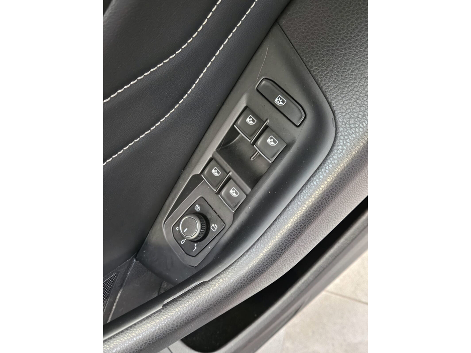 2020 Volkswagen Passat - image 9