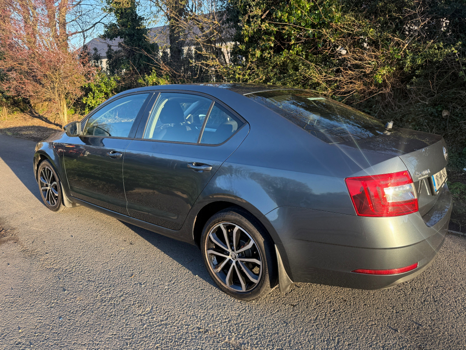 2018 Skoda Octavia - image 5