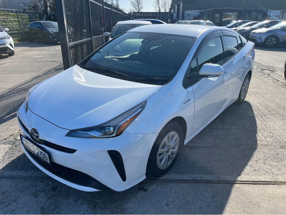 2020 Toyota Prius - image 3