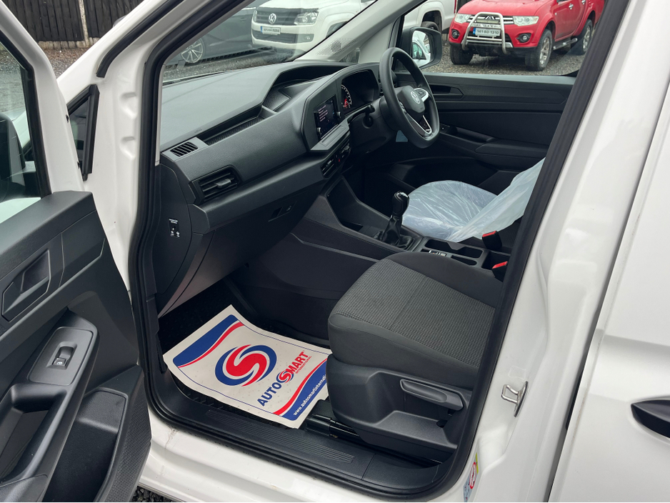 2022 Volkswagen Caddy - image 11