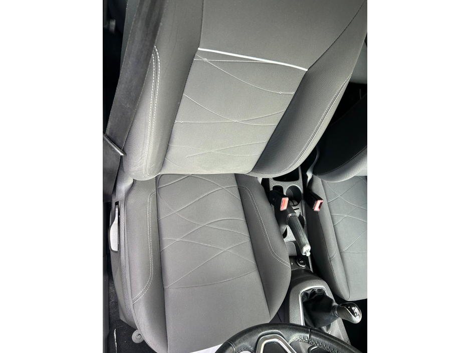 2016 Ford Fiesta - image 12